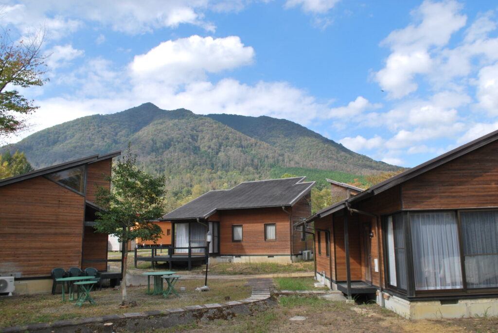妙見山の麓の宿泊施設、山のコテージ